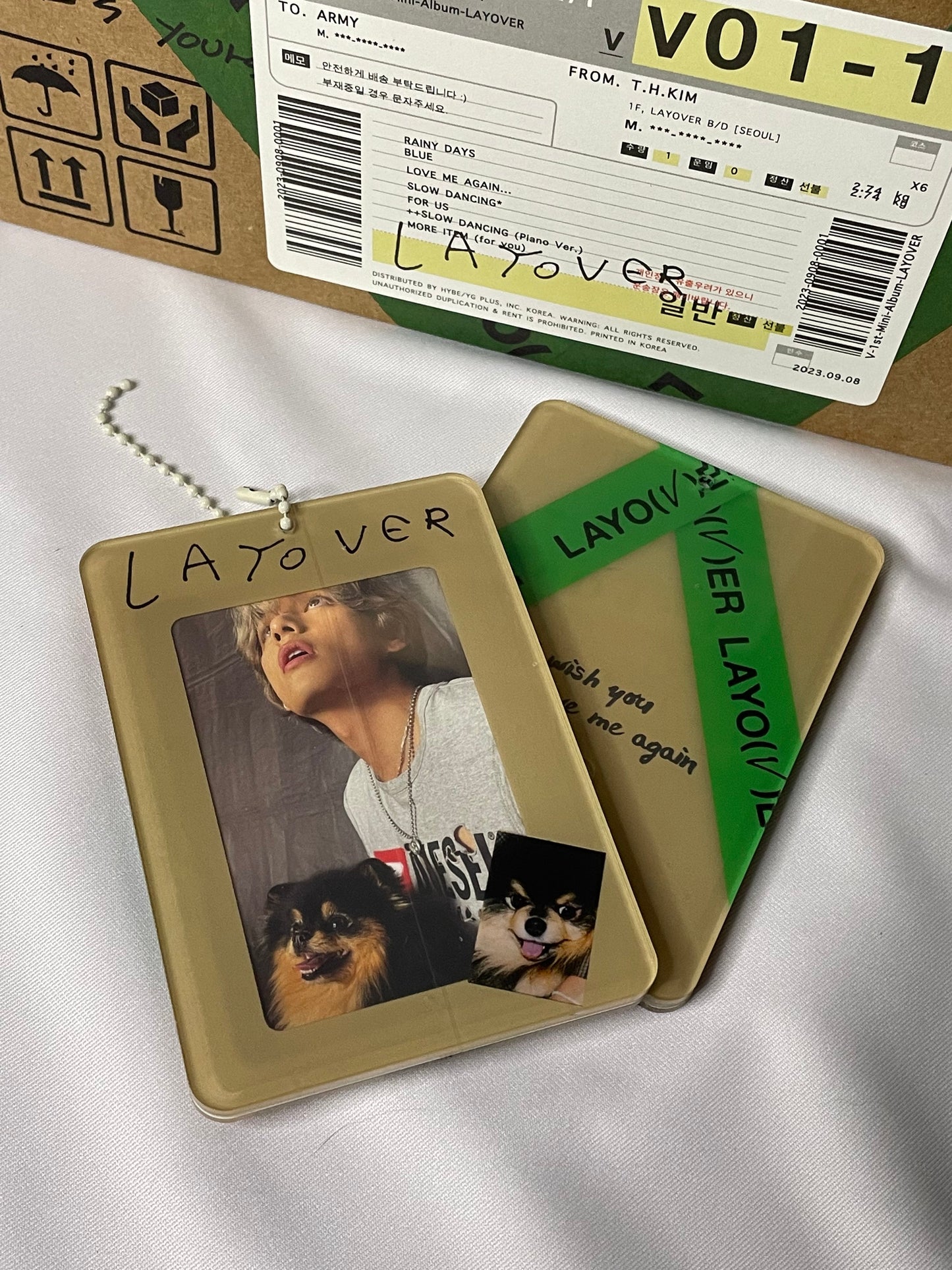 [ACRYLIC HOLDER] V'S LAYOVER